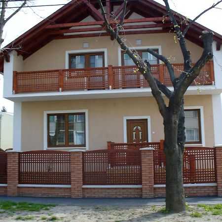 Hotel Rozsakert Apartmanhaz Hajdúszoboszló Exterior foto