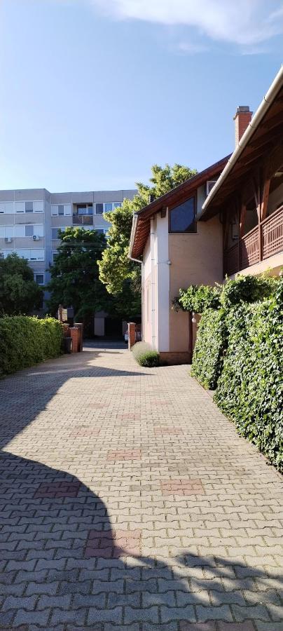 Hotel Rozsakert Apartmanhaz Hajdúszoboszló Exterior foto